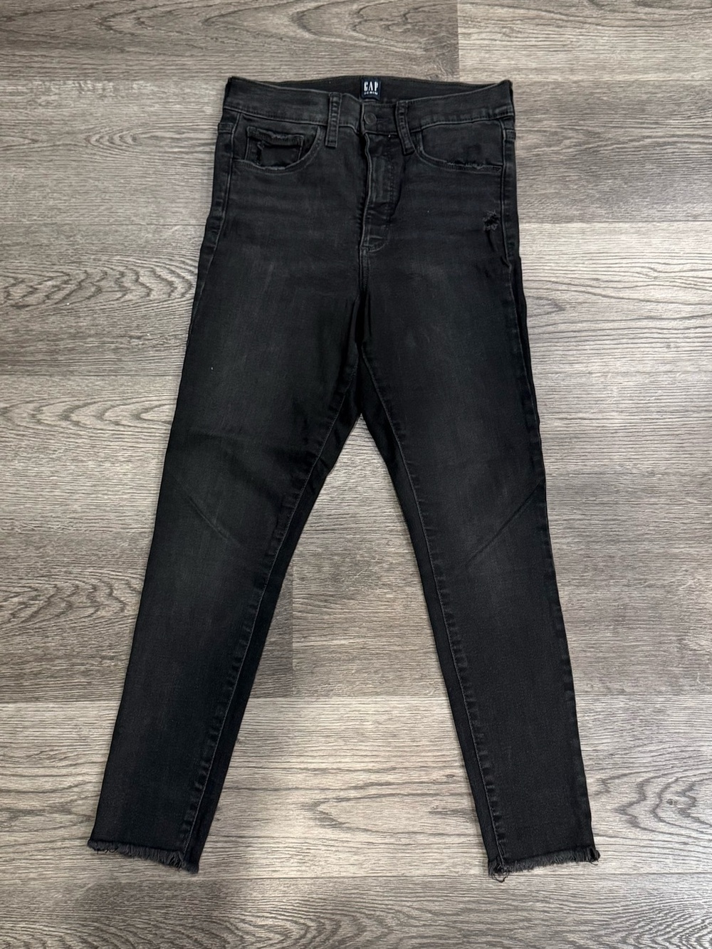 GAP Skinny jeans in washed black color